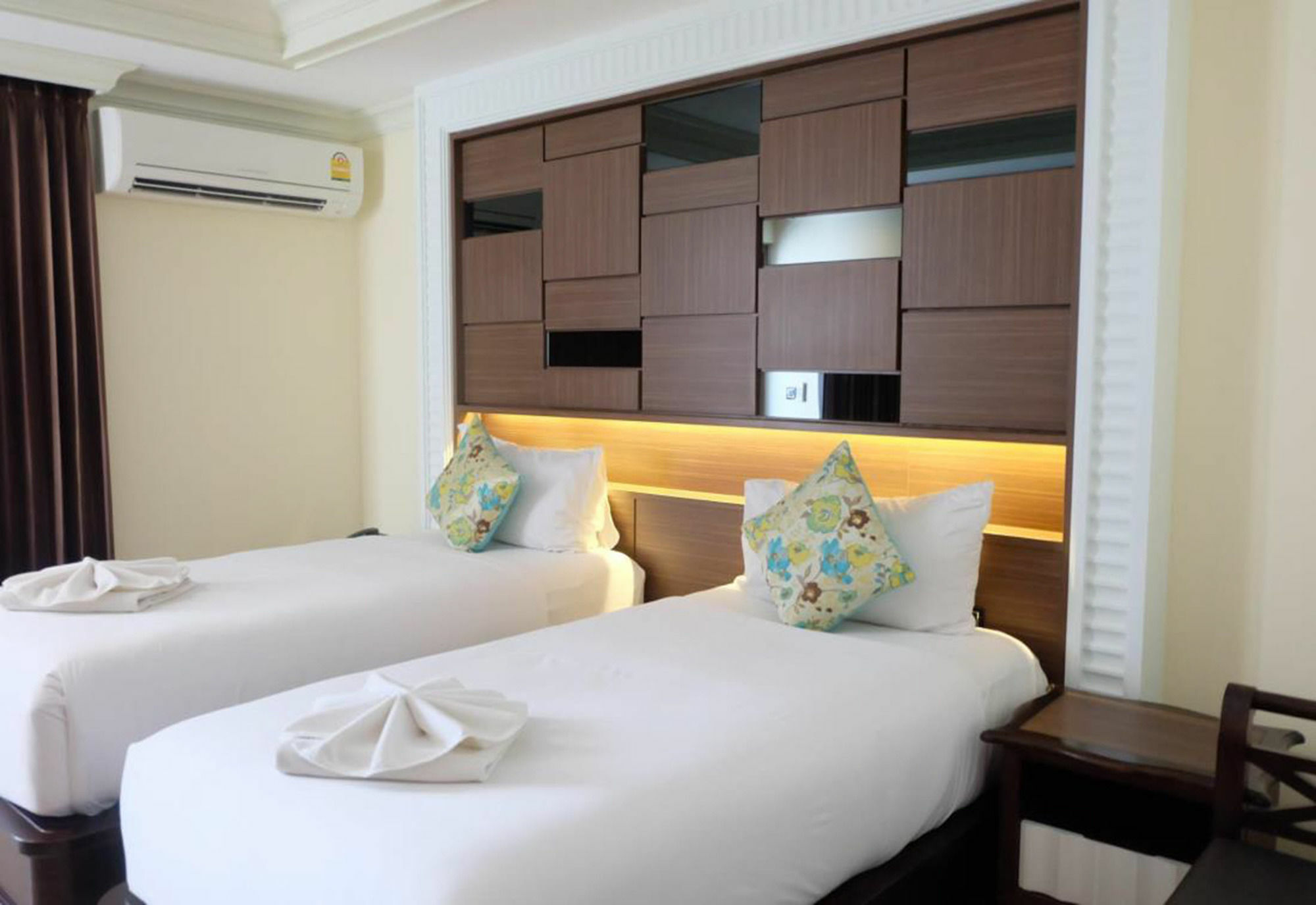 March Hotel Патая Екстериор снимка