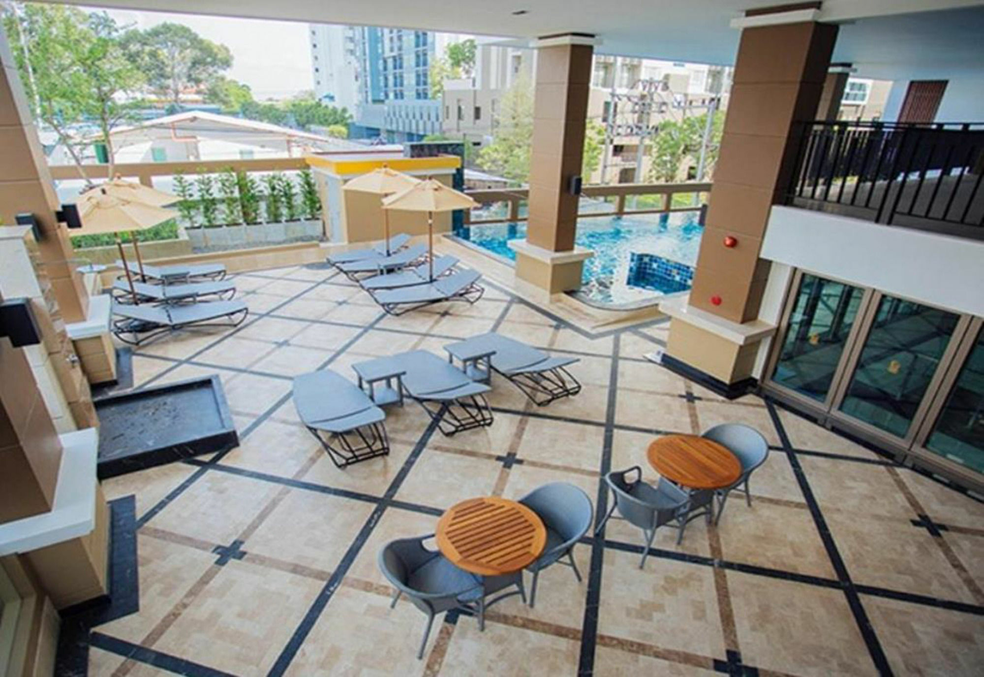 March Hotel Патая Екстериор снимка