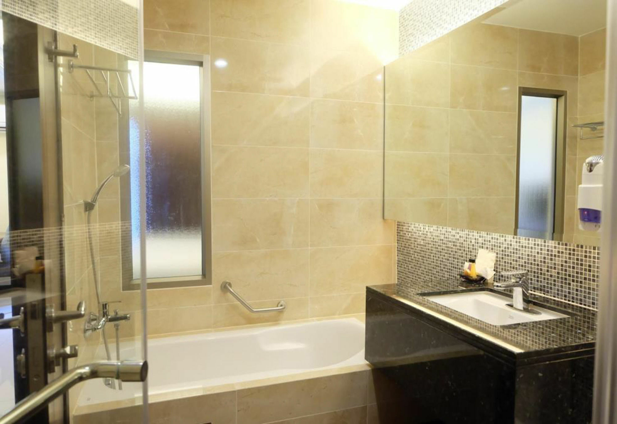 March Hotel Патая Екстериор снимка